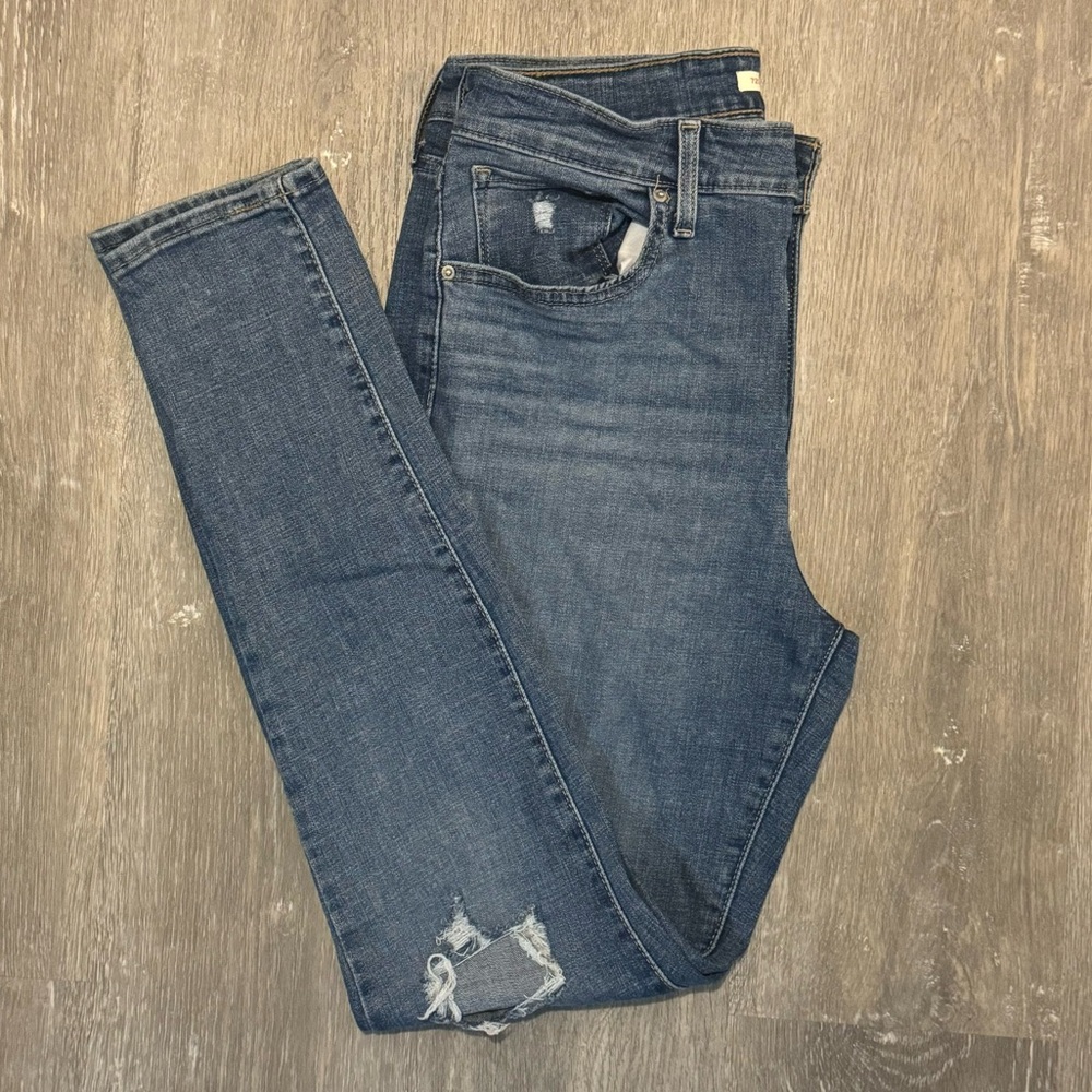 Levi's 721 Highwaisted Skinny Distressed Jeans